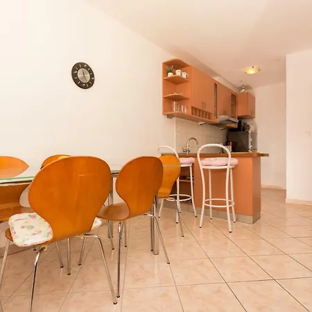 Nikic-pavic Apartment Trogir