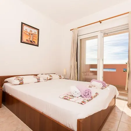 Nikic-pavic Apartment Trogir