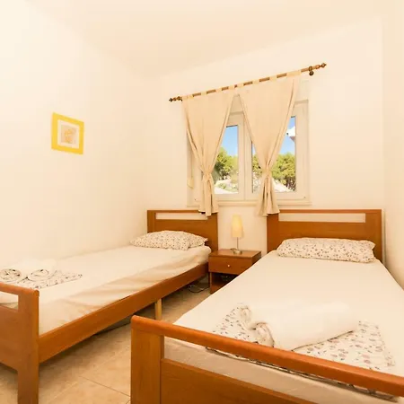 Nikic-pavic Apartment Trogir